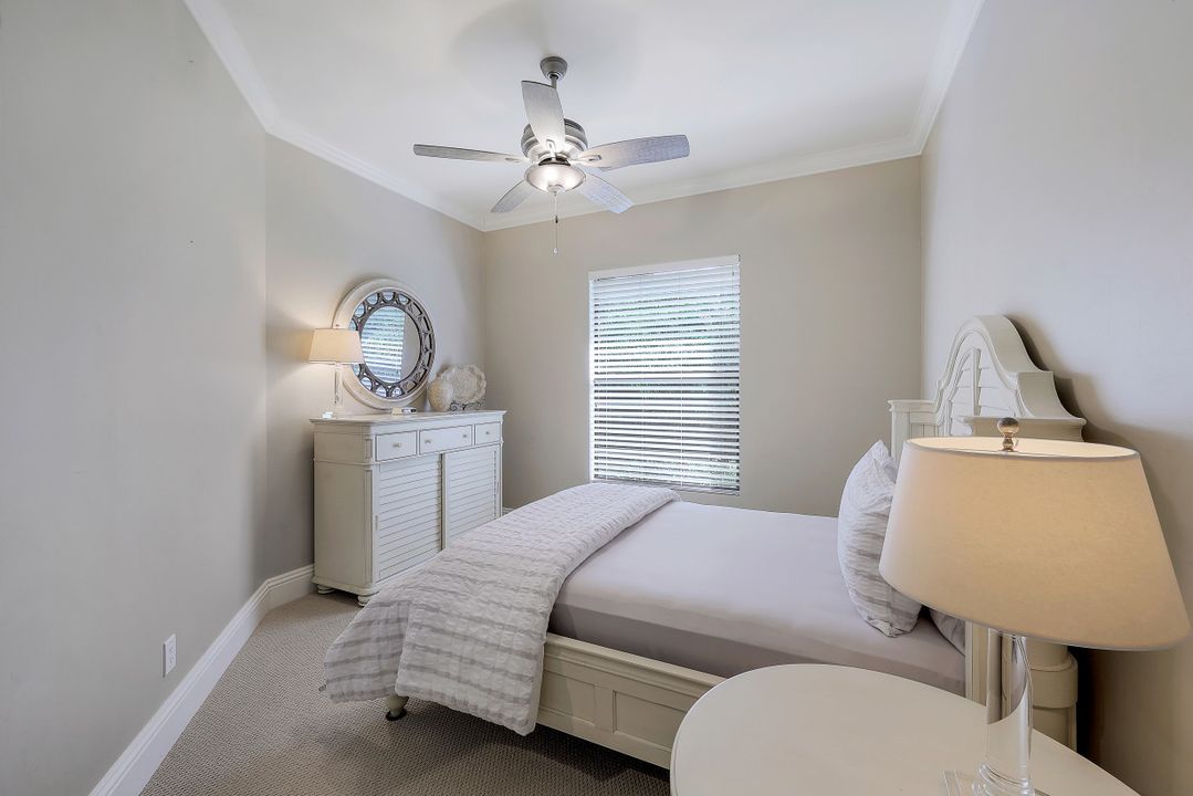 7598 Moorgate Point Way, Naples, FL 34113
