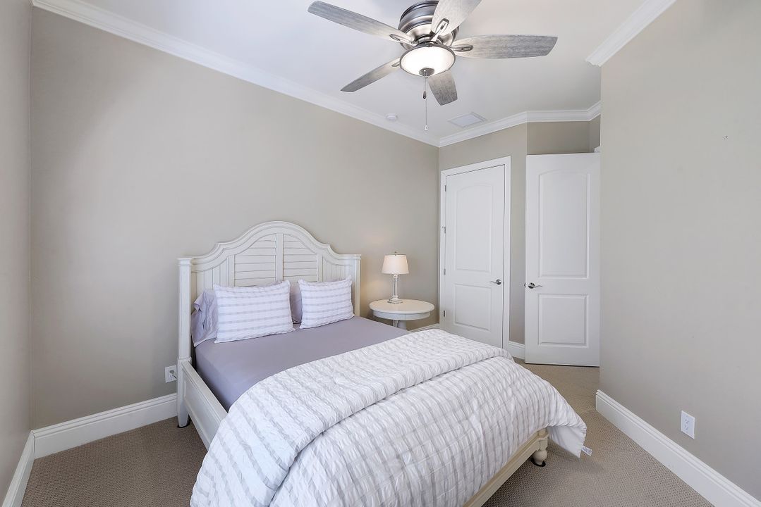 7598 Moorgate Point Way, Naples, FL 34113