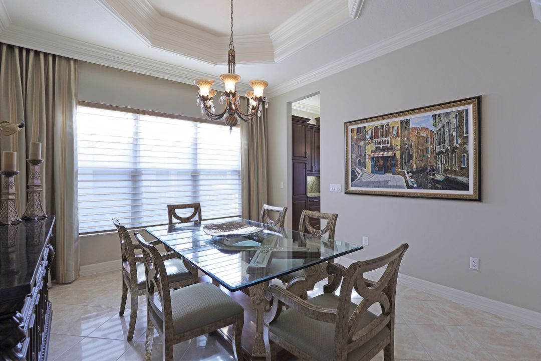 2915 Cinnamon Bay Cir, Naples, FL 34119