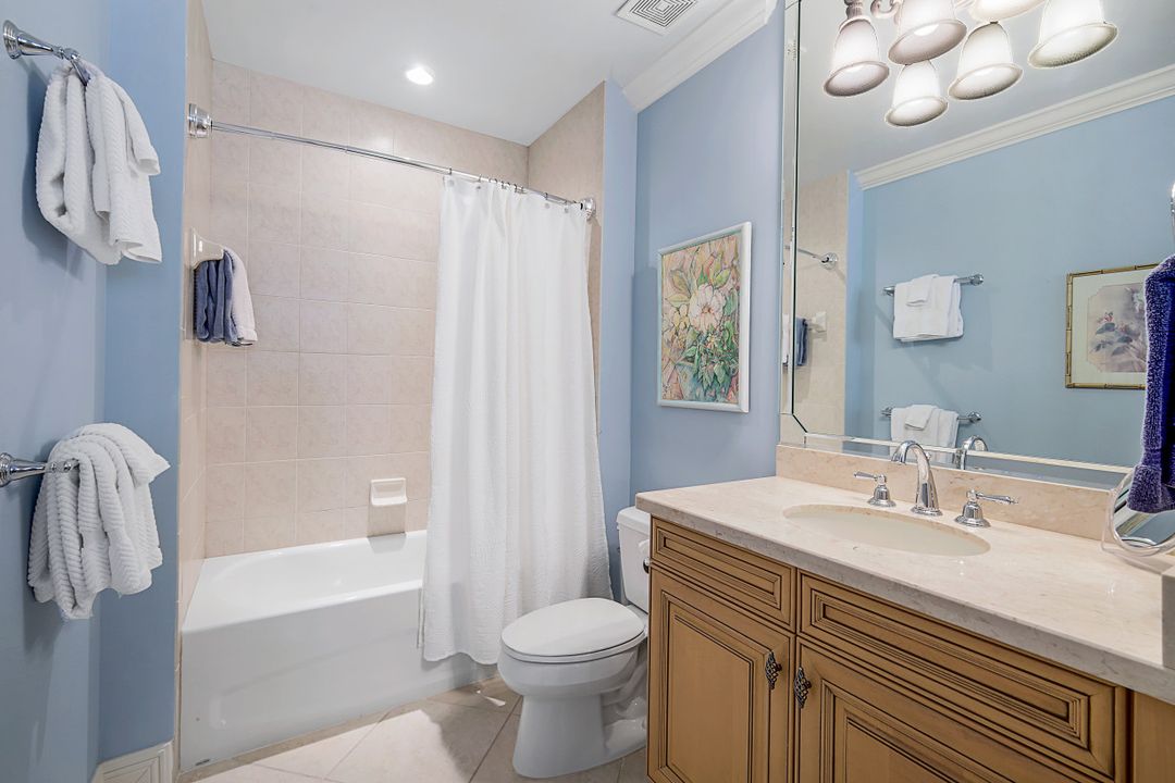 525 Avellino Isles Cir #33101, Naples, FL 34119