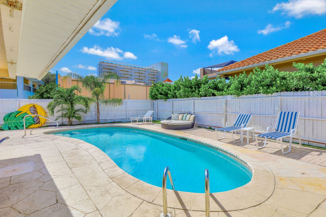 664 Seagrape Dr, Marco Island, FL 34145