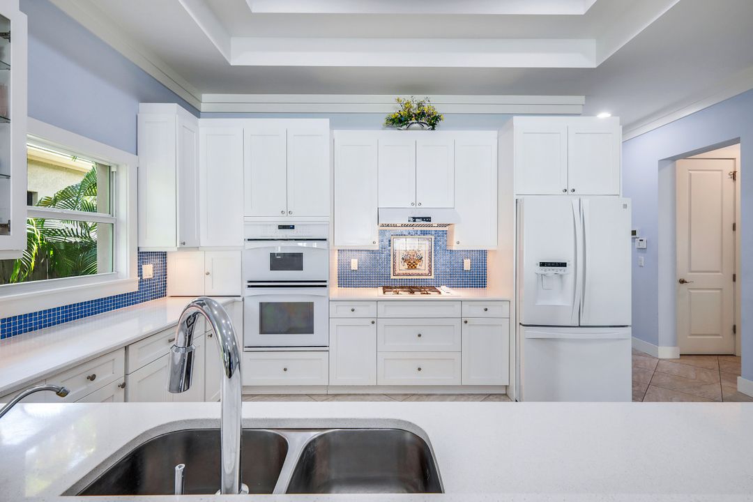 721 93rd Ave N, Naples, FL 34108