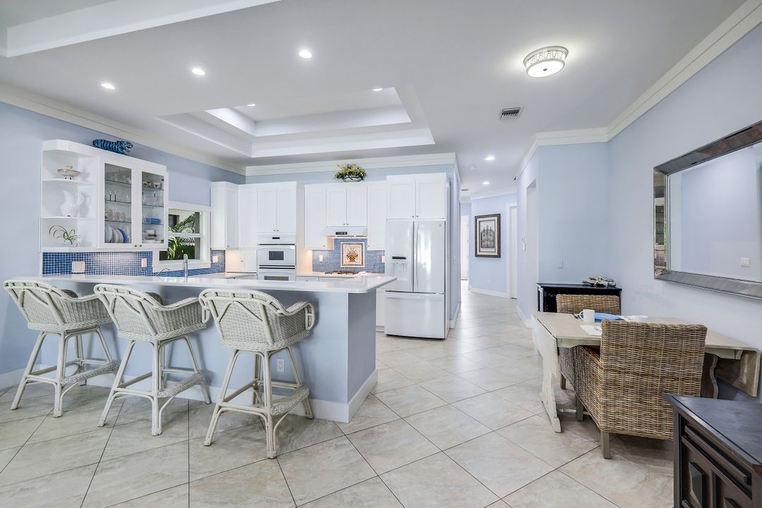 721 93rd Ave N, Naples, FL 34108