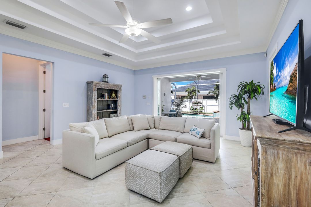 721 93rd Ave N, Naples, FL 34108