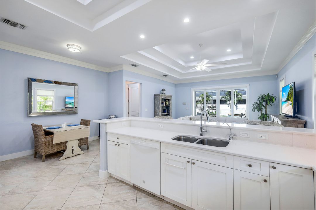 721 93rd Ave N, Naples, FL 34108