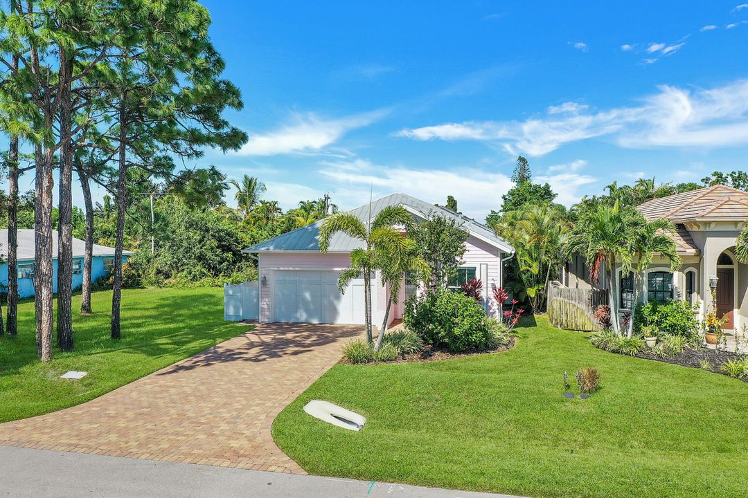 721 93rd Ave N, Naples, FL 34108