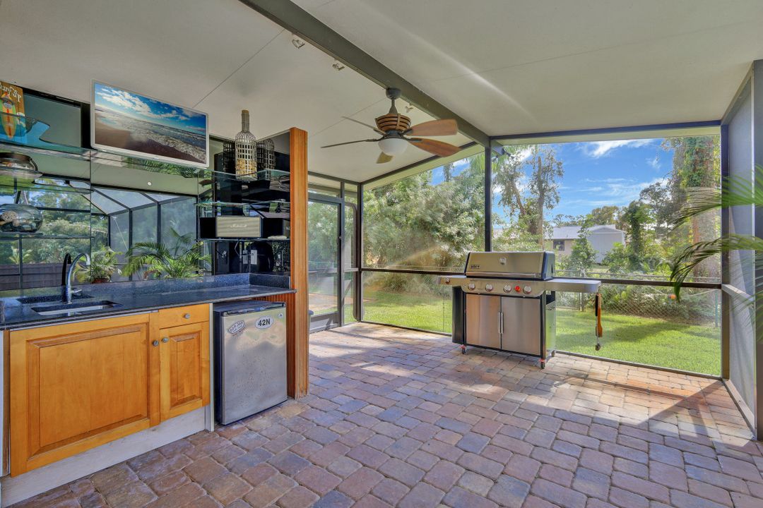 8128 Harrisburg Dr, Fort Myers, FL 33967