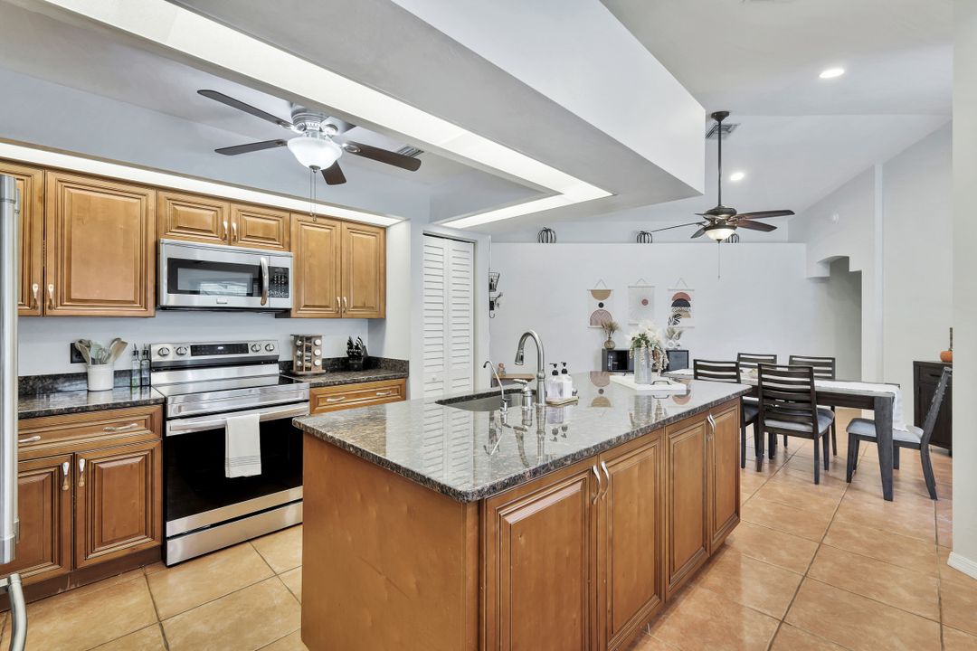 8128 Harrisburg Dr, Fort Myers, FL 33967