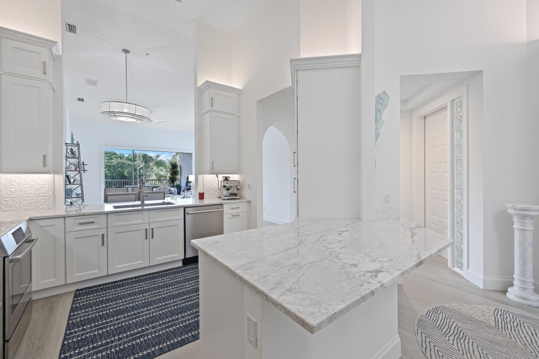 743 Bentwater Cir #203, Naples, FL 34108