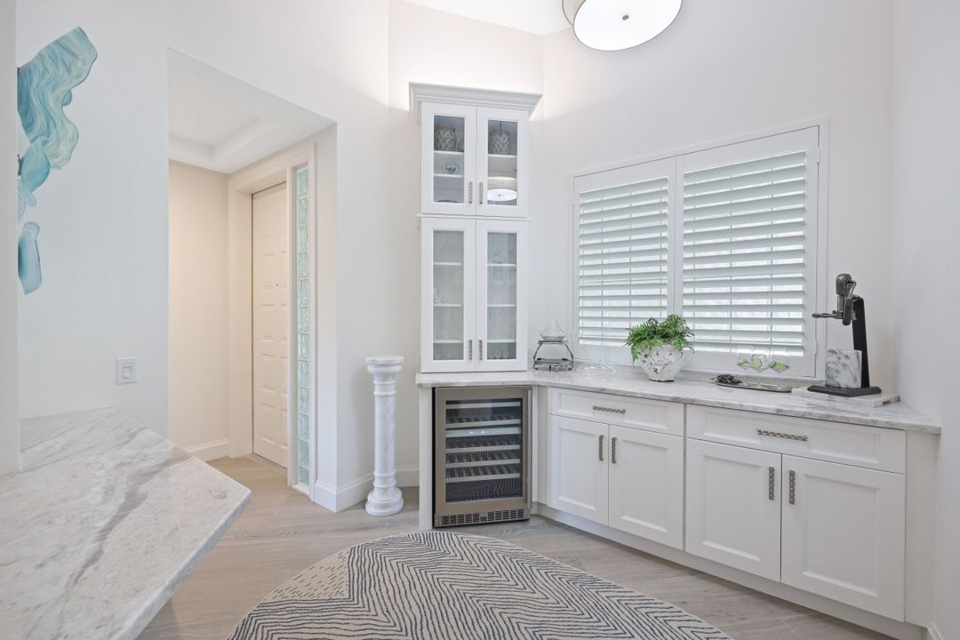 743 Bentwater Cir #203, Naples, FL 34108