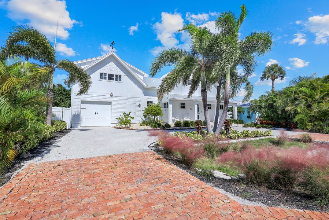 535 93rd Ave N, Naples, FL 34108