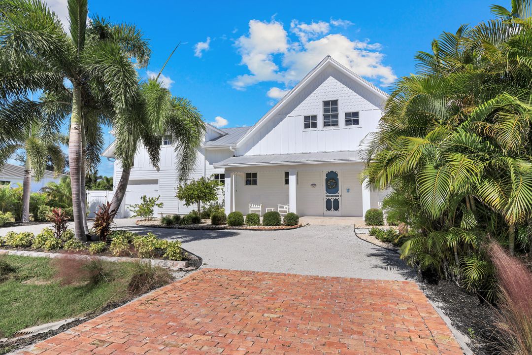 535 93rd Ave N, Naples, FL 34108