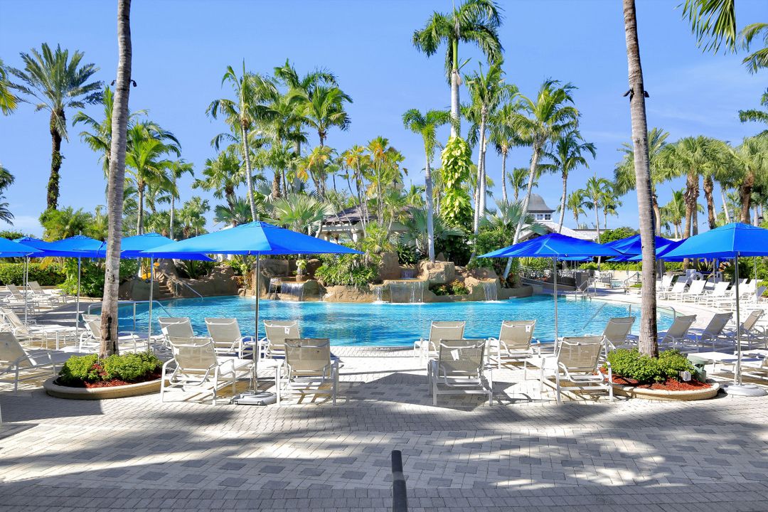 8608 Majorca Ln, Naples, FL 34114