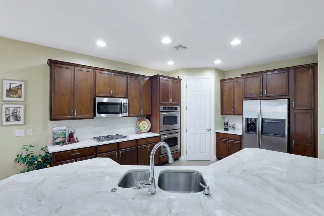 12656 Biscayne Ct, Naples, FL 34105