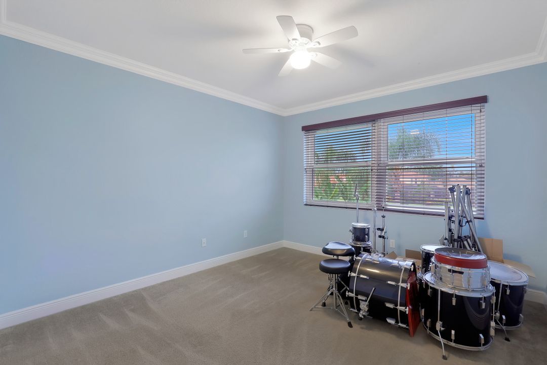 12656 Biscayne Ct, Naples, FL 34105