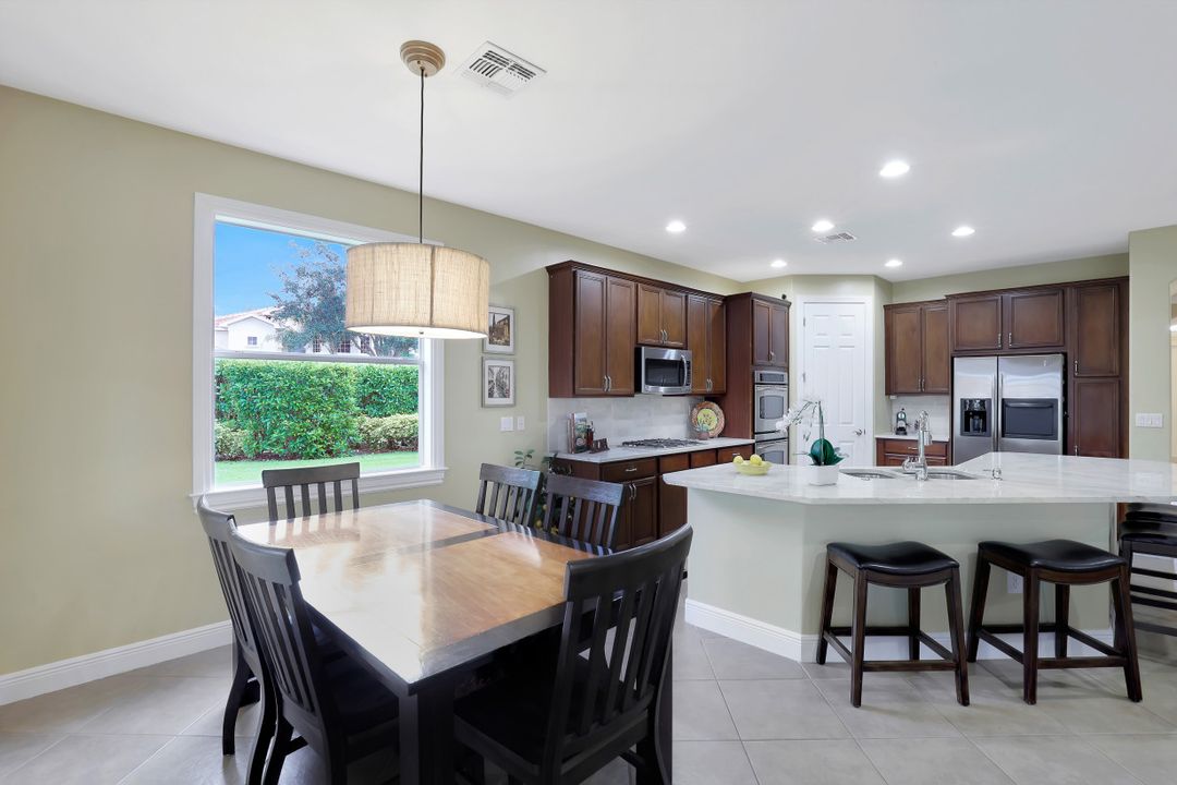 12656 Biscayne Ct, Naples, FL 34105