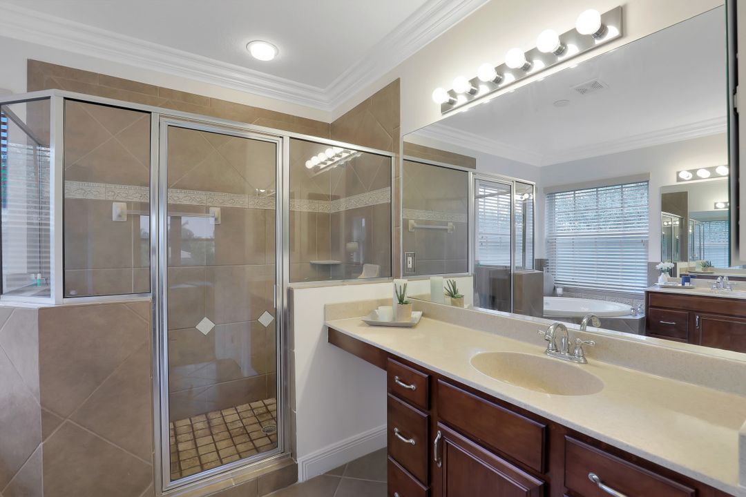 12656 Biscayne Ct, Naples, FL 34105