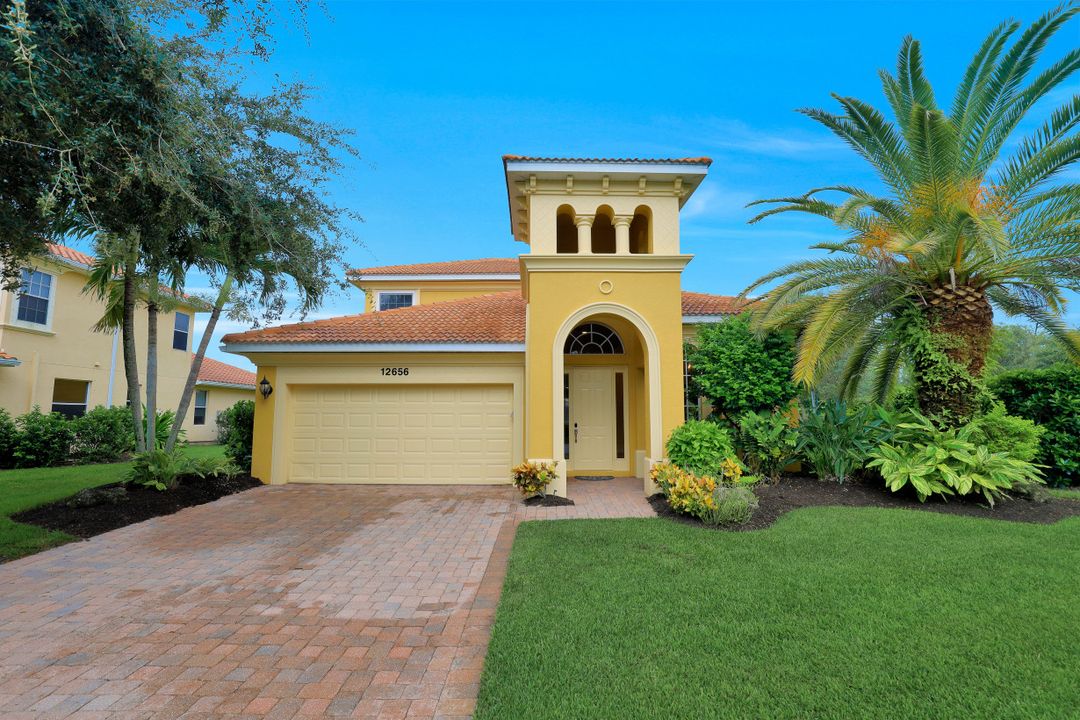 12656 Biscayne Ct, Naples, FL 34105