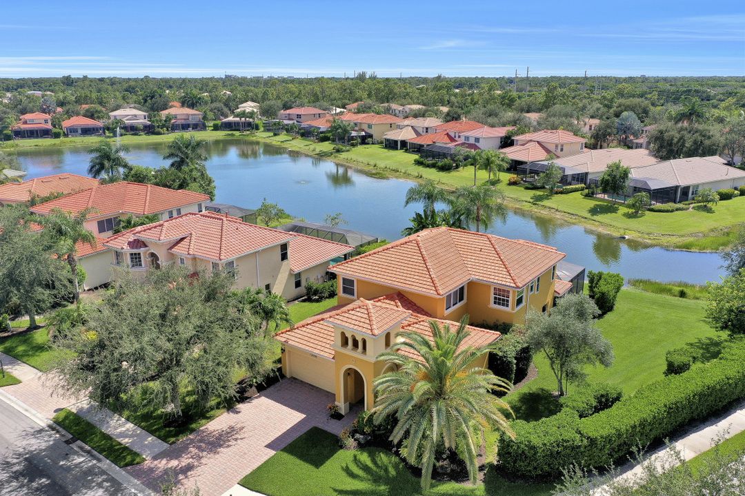 12656 Biscayne Ct, Naples, FL 34105