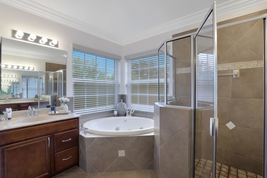 12656 Biscayne Ct, Naples, FL 34105