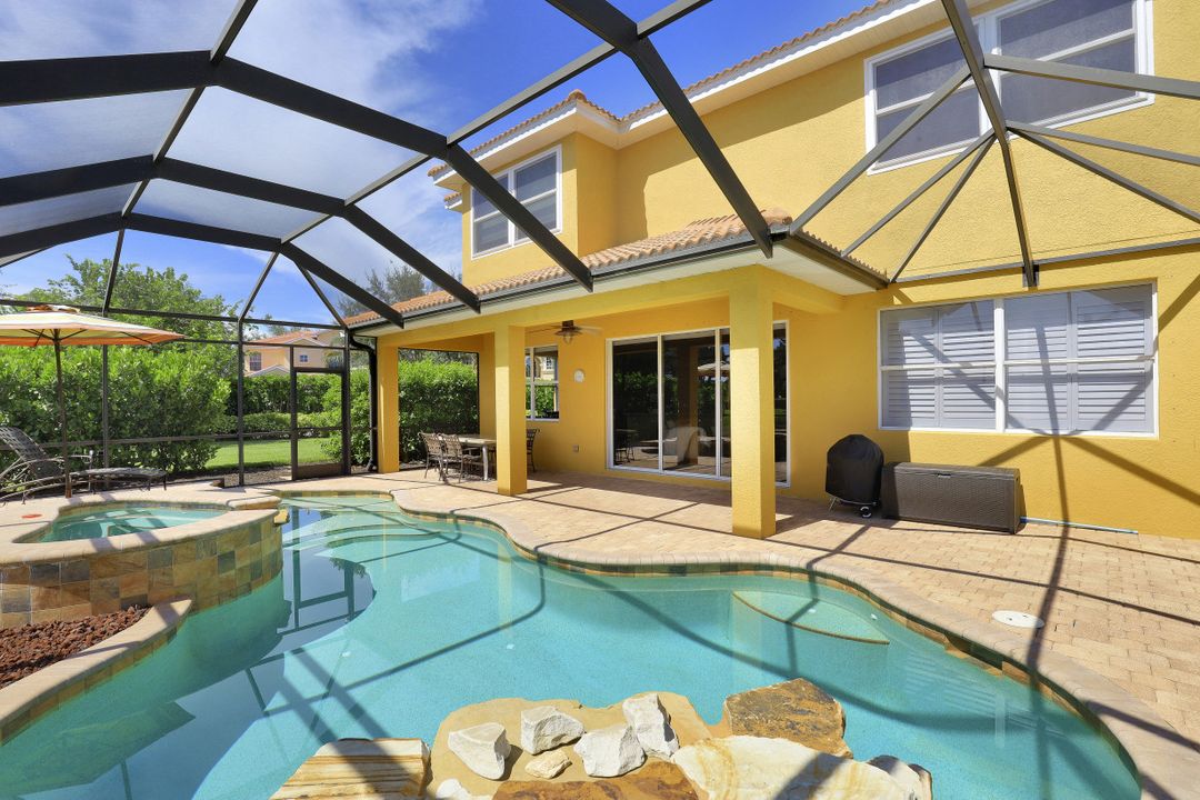 12656 Biscayne Ct, Naples, FL 34105