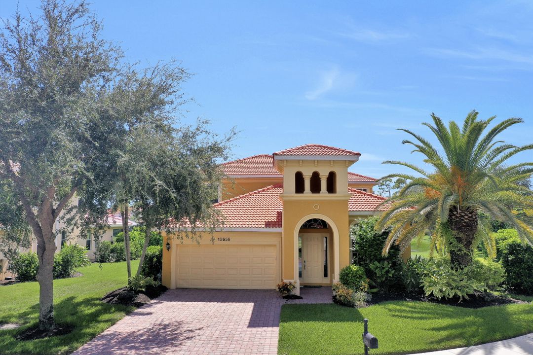 12656 Biscayne Ct, Naples, FL 34105