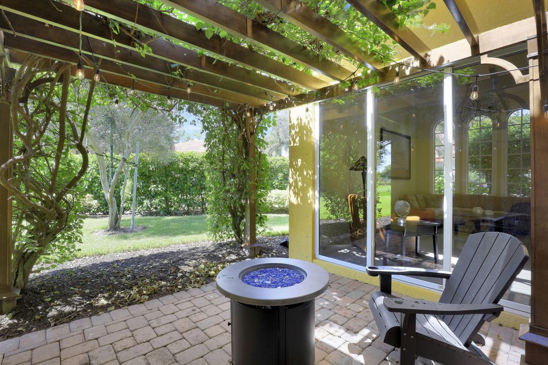 12656 Biscayne Ct, Naples, FL 34105