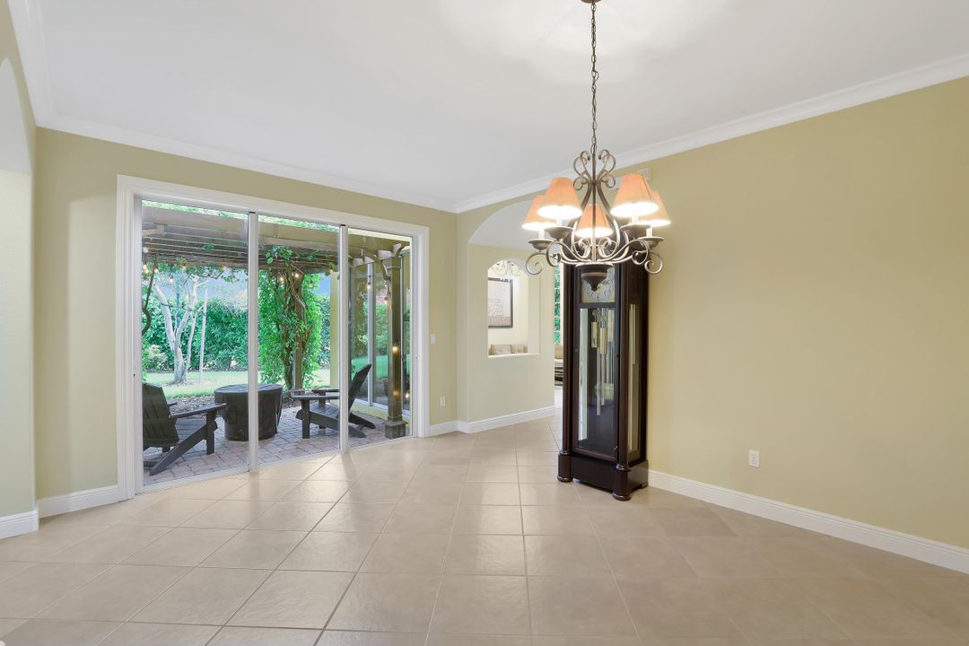 12656 Biscayne Ct, Naples, FL 34105