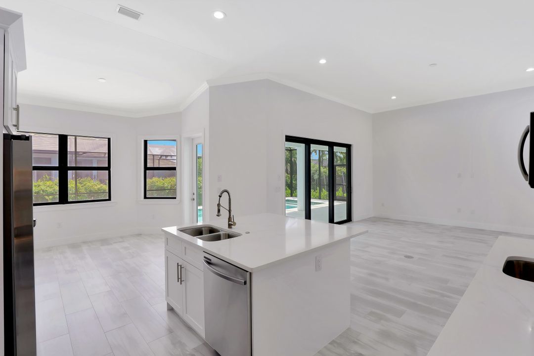 141 W Flamingo Cir, Marco Island, FL 34145