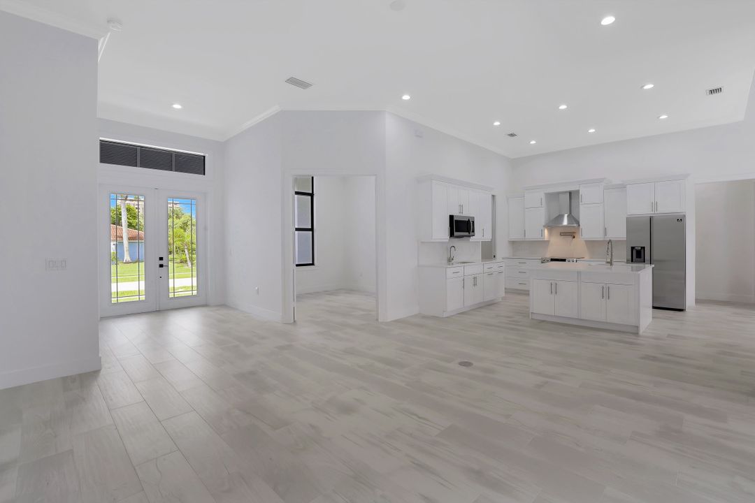 141 W Flamingo Cir, Marco Island, FL 34145