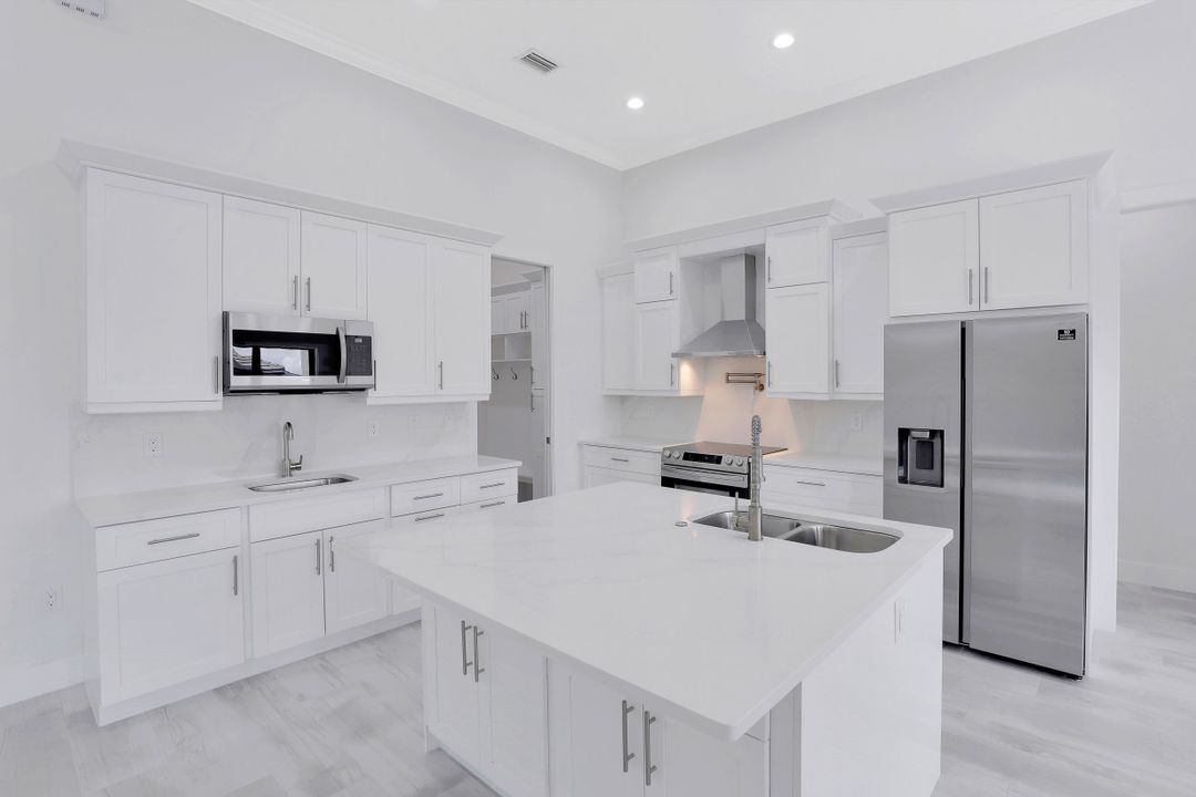 141 W Flamingo Cir, Marco Island, FL 34145
