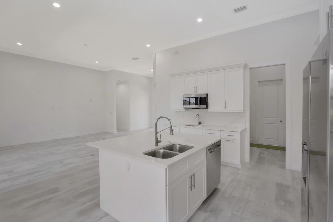 141 W Flamingo Cir, Marco Island, FL 34145