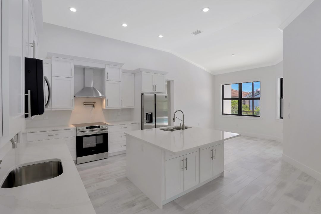 141 W Flamingo Cir, Marco Island, FL 34145