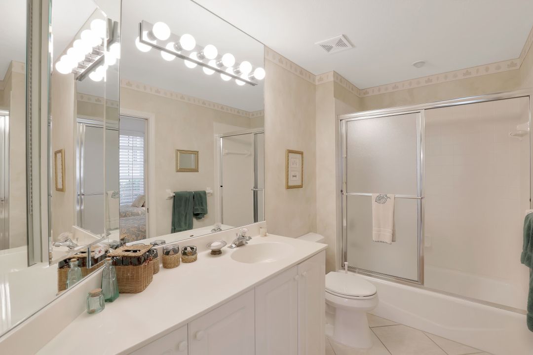 1825 Seville Blvd #811, North Naples, FL 34109