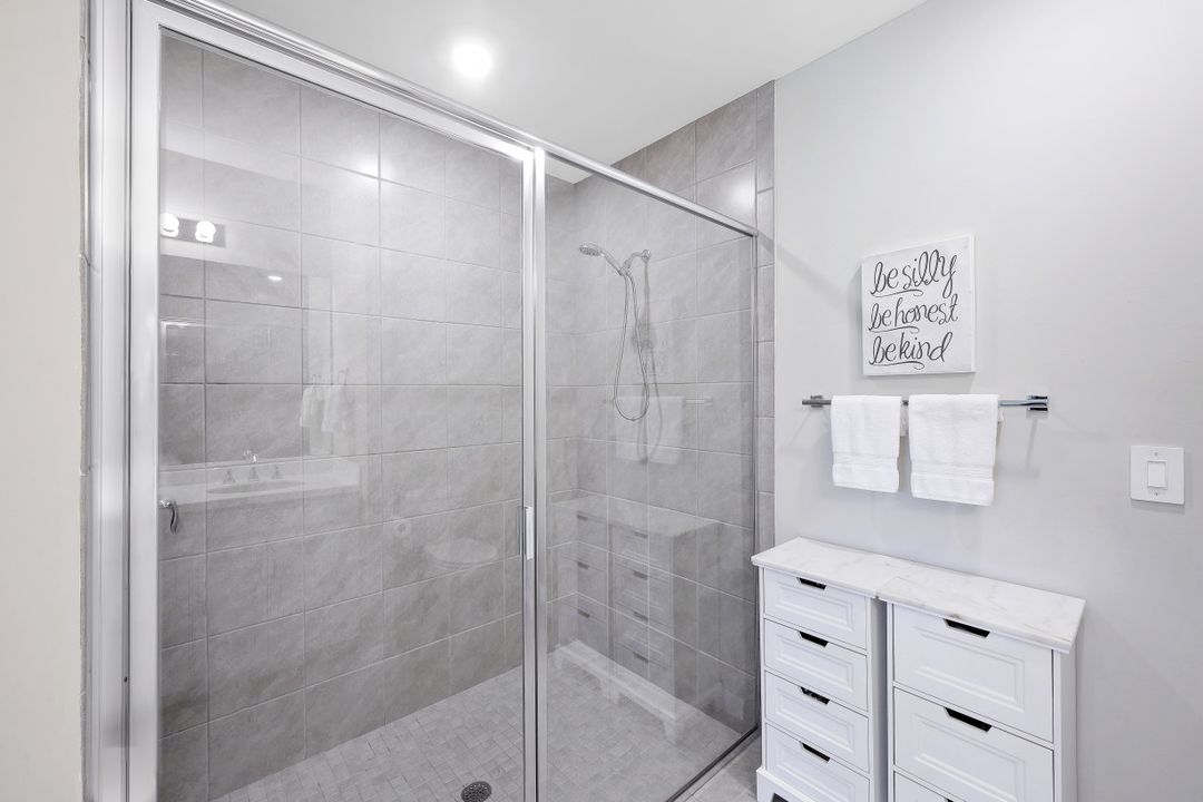 14551 Edgewater Cir, Naples, FL 34114