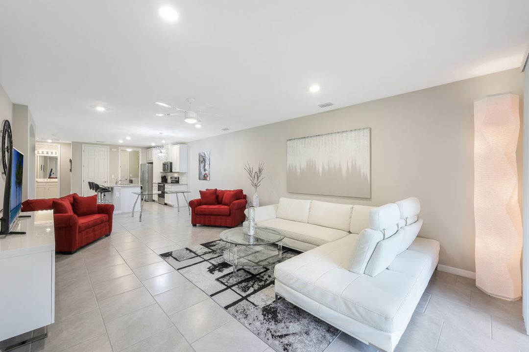 14551 Edgewater Cir, Naples, FL 34114