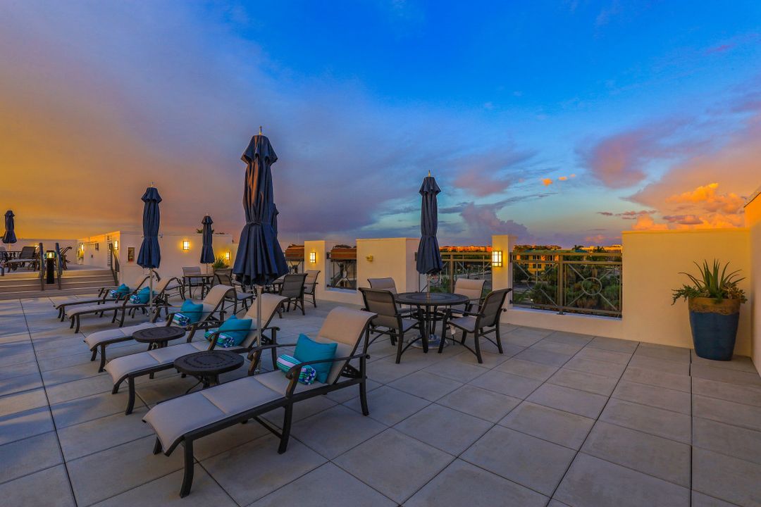875 6th Ave S, Naples, FL 34102