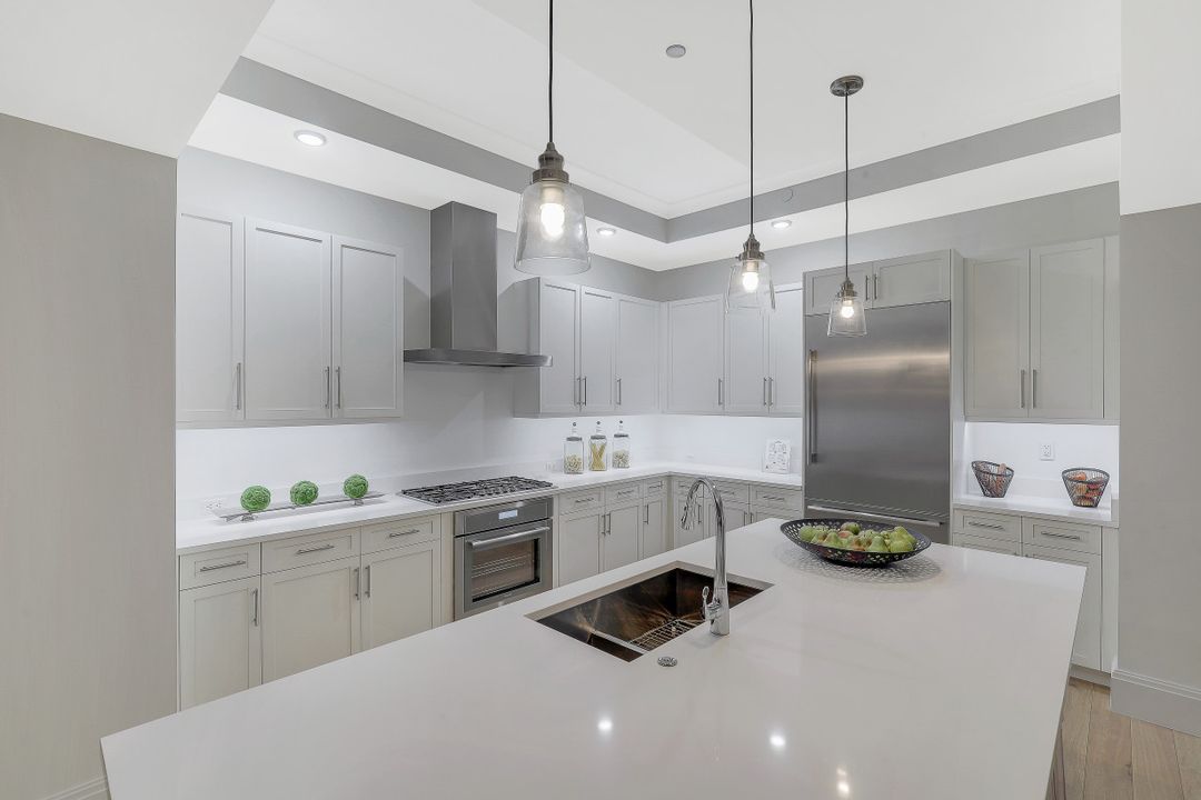 875 6th Ave S, Naples, FL 34102