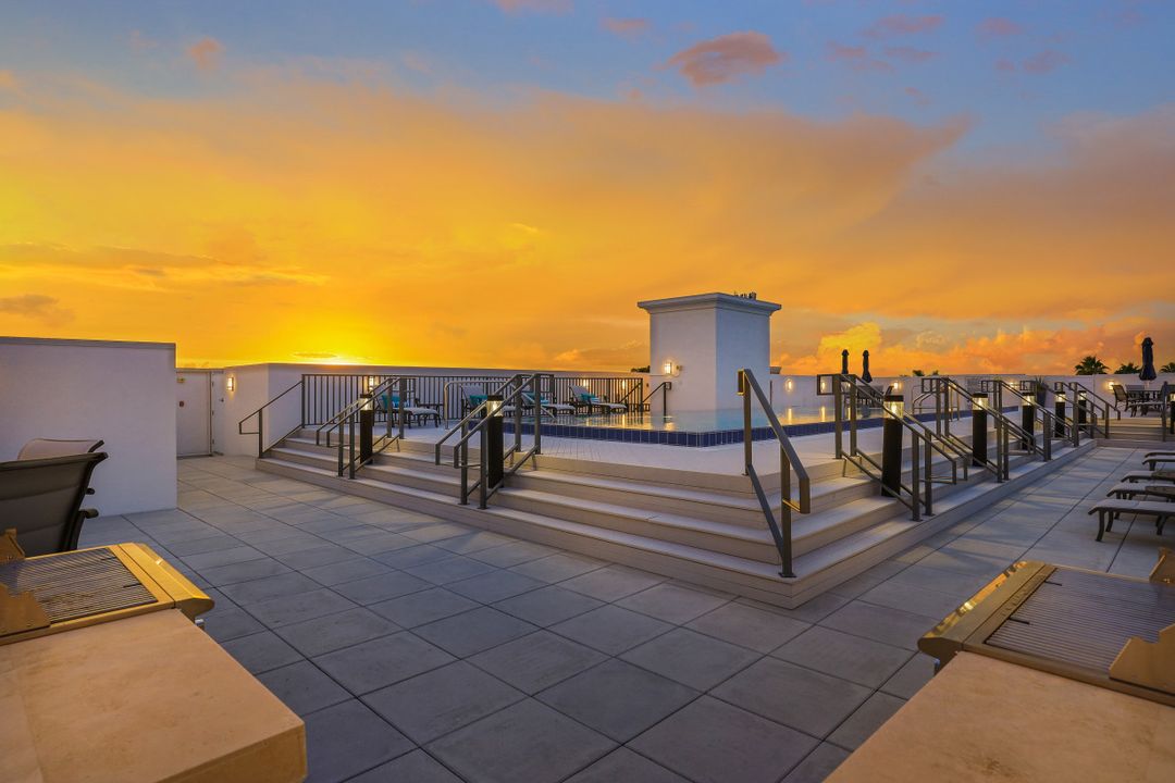875 6th Ave S, Naples, FL 34102