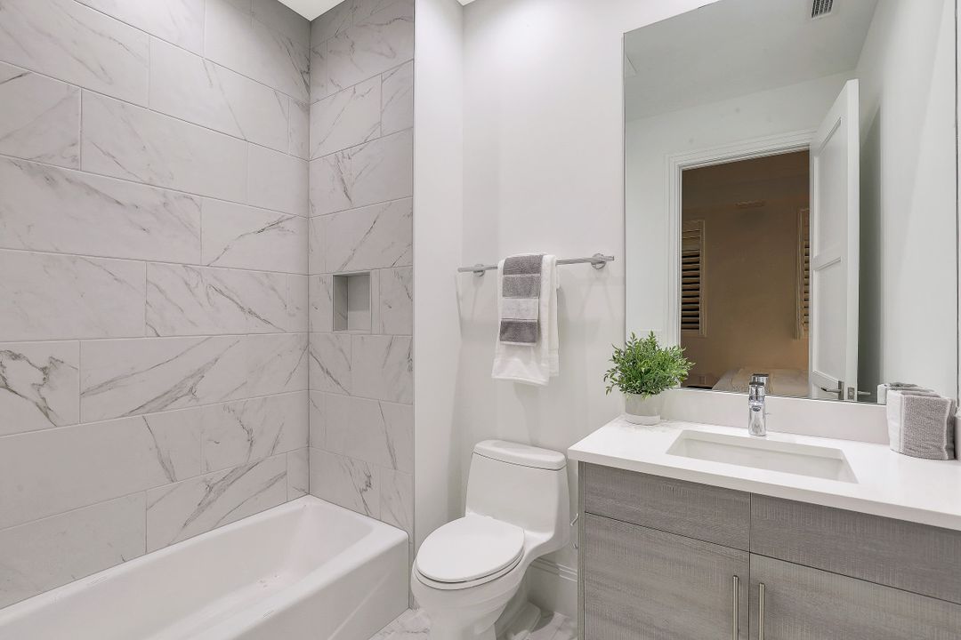 875 6th Ave S, Naples, FL 34102