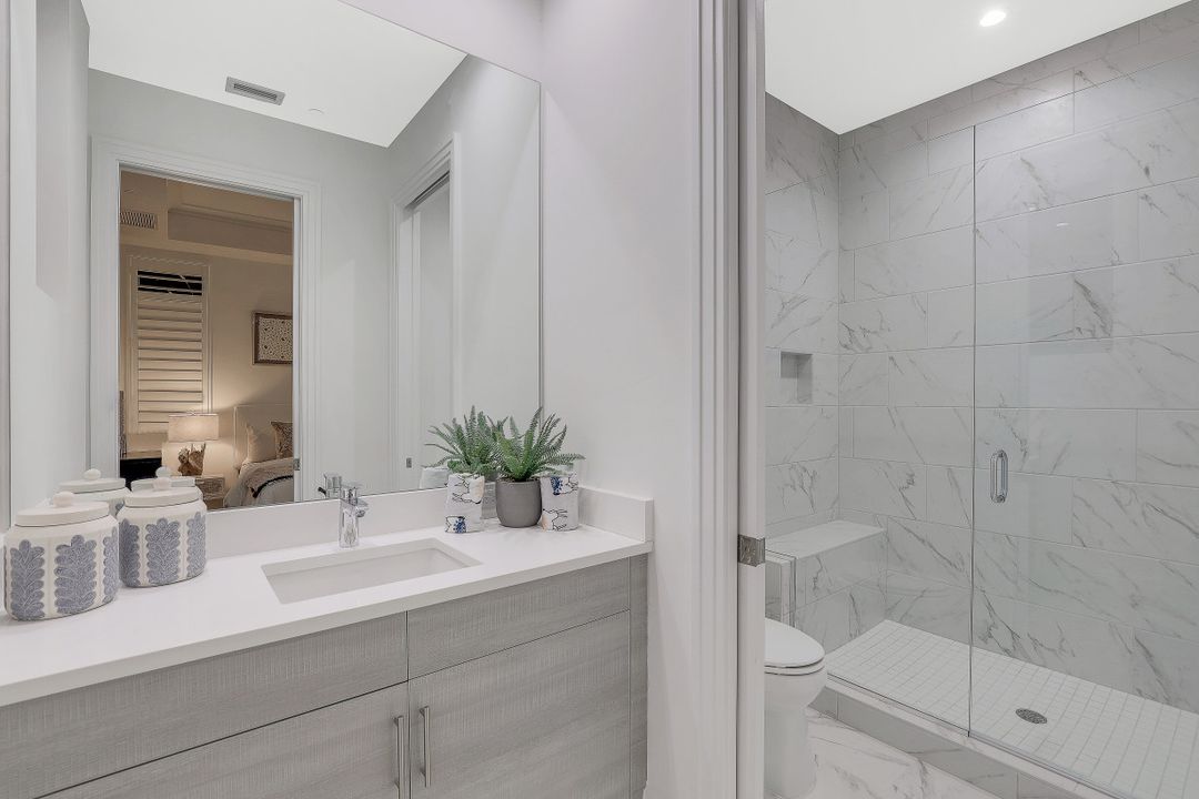 875 6th Ave S, Naples, FL 34102