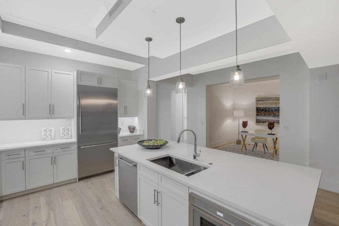 875 6th Ave S, Naples, FL 34102