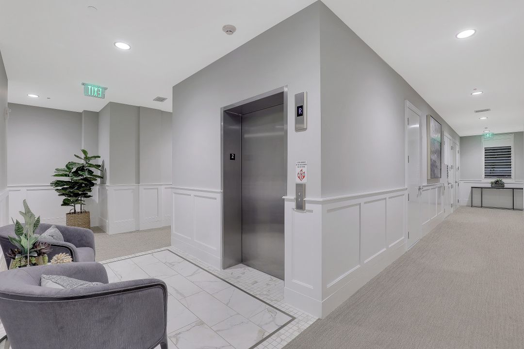 875 6th Ave S, Naples, FL 34102