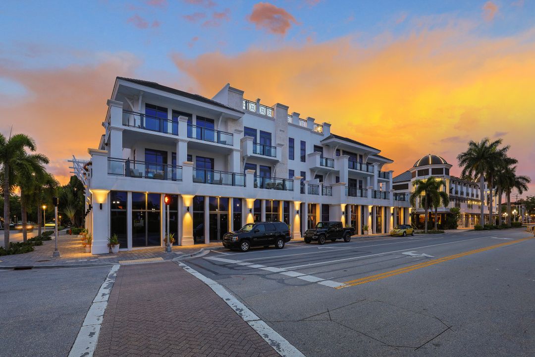 875 6th Ave S, Naples, FL 34102