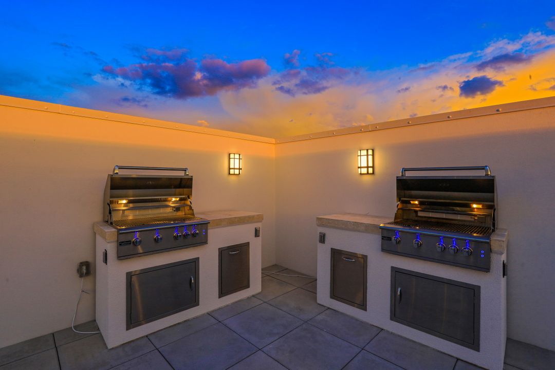 875 6th Ave S, Naples, FL 34102
