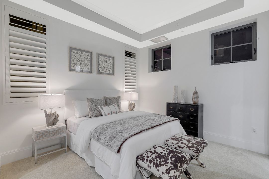 875 6th Ave S, Naples, FL 34102