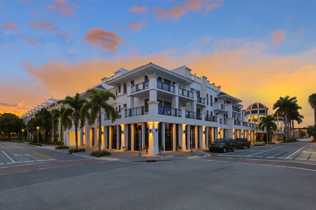 875 6th Ave S, Naples, FL 34102