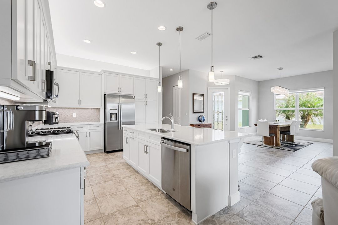 28584 Lobos Cir, Bonita Springs, FL 34135