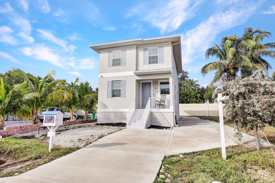 1727 Danford St, Naples, FL 34112