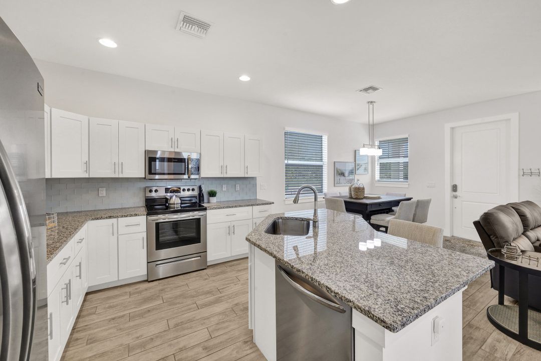 1727 Danford St, Naples, FL 34112